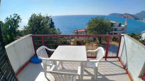Hostal Guesthouse Obala