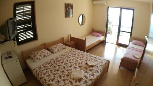Hostal Guesthouse Obala