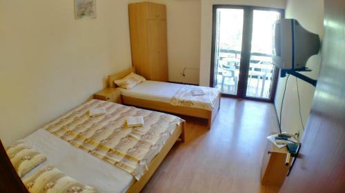Hostal Guesthouse Obala