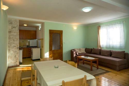 Apartments Zori?