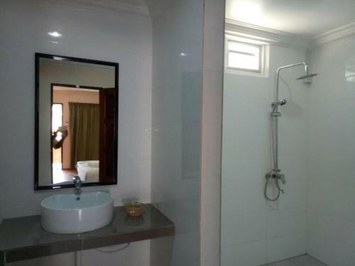 Perhentian Island Cocohut Long Beach Resort
