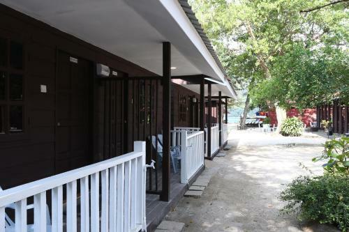The Barat Perhentian