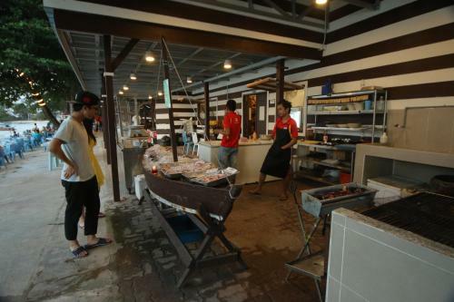 The Barat Perhentian