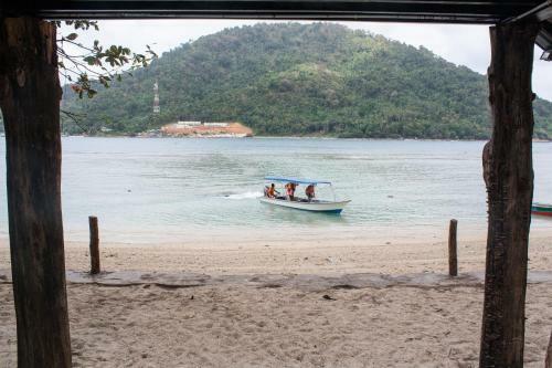 The Barat Perhentian