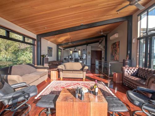 Onuku Outlook - Akaroa Holiday Home