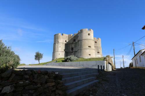 Hostal The Place At Evoramonte