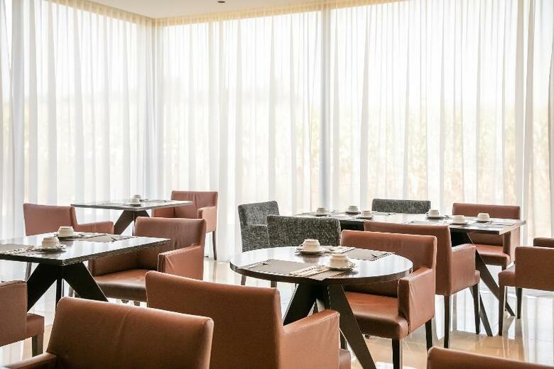 Oporto Airport & Business Hotel