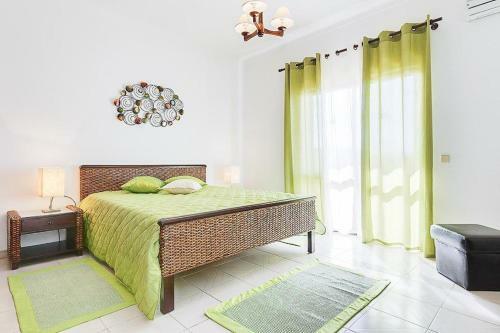 Gale Villa Sleeps 8 Pool Air Con Wifi