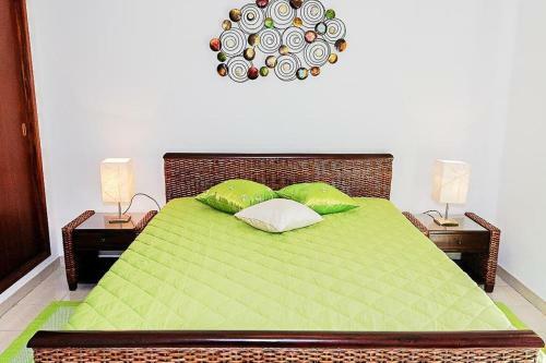 Gale Villa Sleeps 8 Pool Air Con Wifi