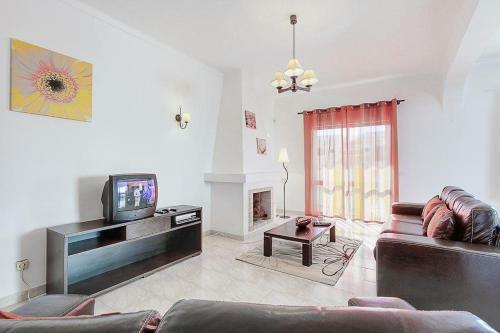 Gale Villa Sleeps 8 Pool Air Con Wifi
