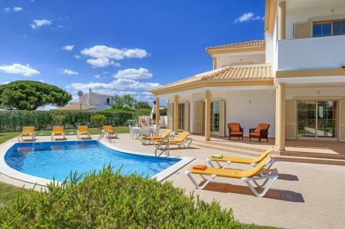 Gale Villa Sleeps 8 Pool Air Con Wifi