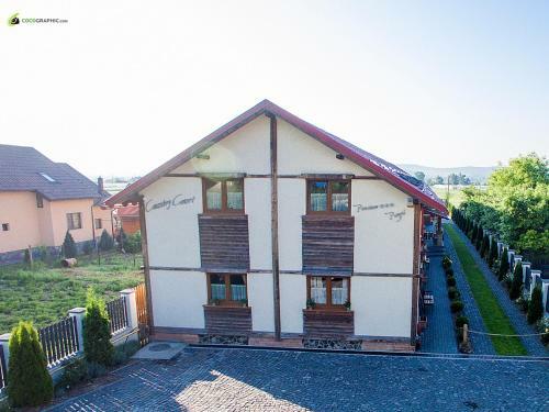 Bed & Breakfast Country Court