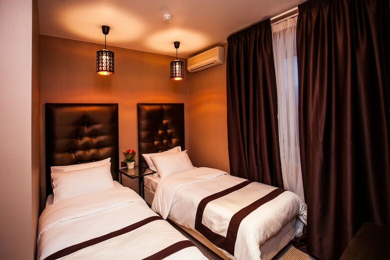 Leo Hotel