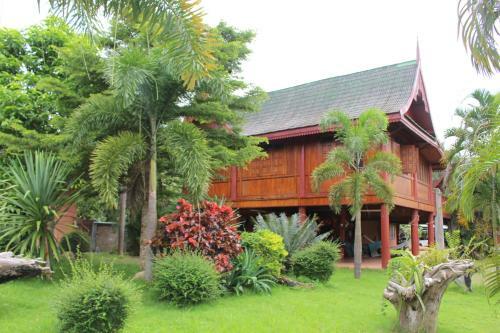 Hotel Umphangburi Resort