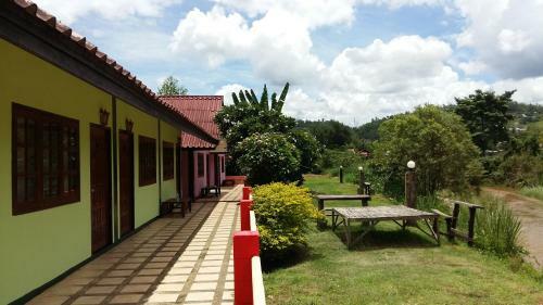 Hotel Umphangburi Resort