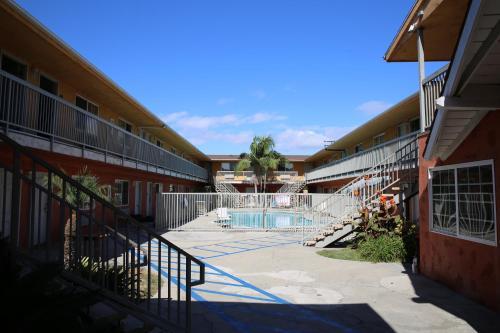 Motel Chateau Inn & Suites