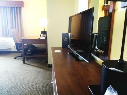 Madelia Hotel & Suites