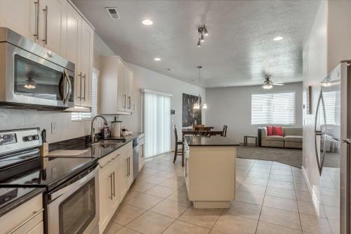 Hostal Spacious & New Guesthouse In Orem/provo