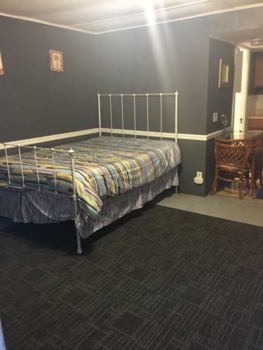 Shade Acres Campgound And Cottages