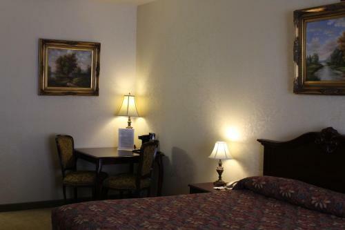 Hotel Silverland Inn & Suites