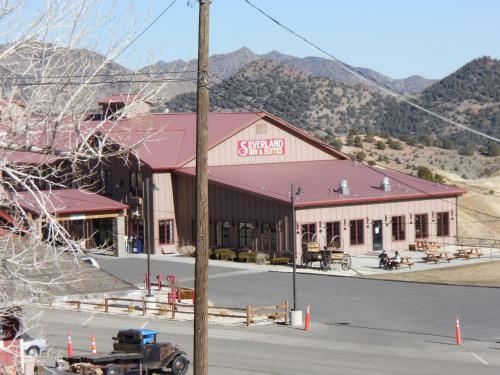 Hotel Silverland Inn & Suites