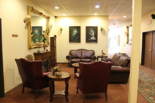 Hotel Silverland Inn & Suites