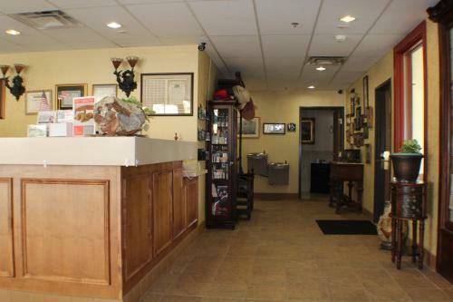 Hotel Silverland Inn & Suites