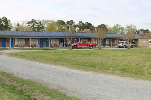 Hotel Four Oaks Lodging