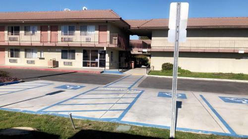 Lodge Travel Stay - Coalinga