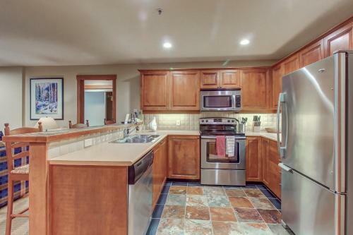 Powderhorn Lodge 419: Spearmint Suite