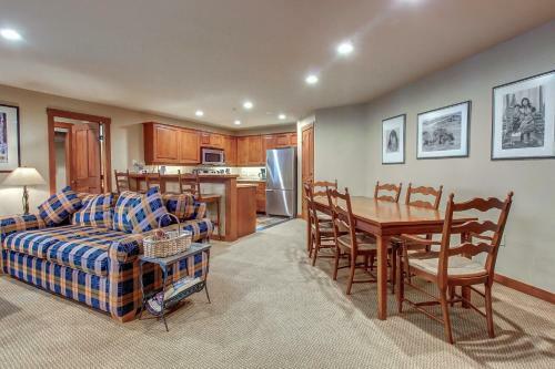 Powderhorn Lodge 419: Spearmint Suite