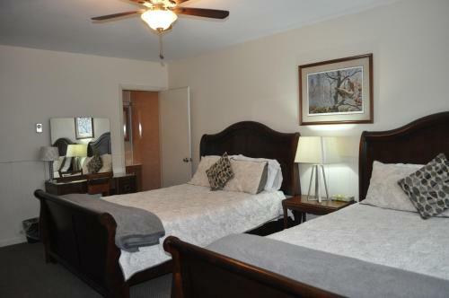 Lakewood Lodge & Restaurant