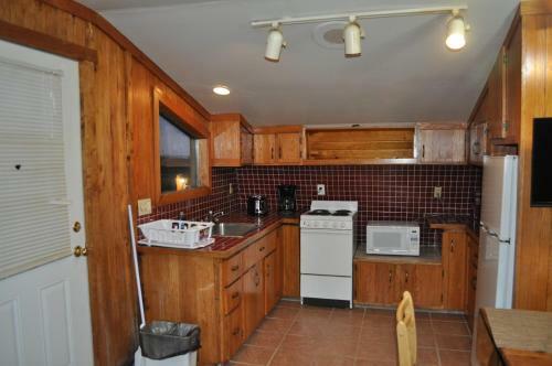 Lakewood Lodge & Restaurant