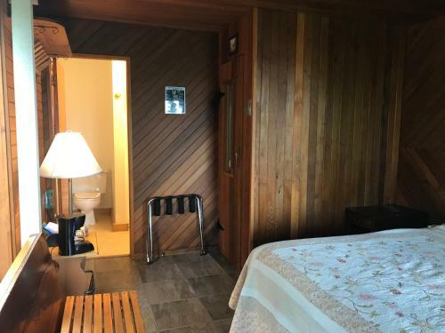 Lake Louise Lodge, Alaska