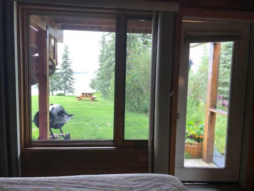 Lake Louise Lodge, Alaska