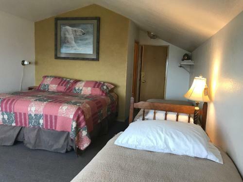 Lake Louise Lodge, Alaska