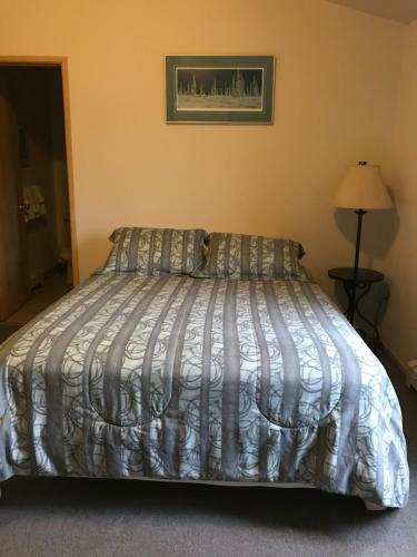 Lake Louise Lodge, Alaska