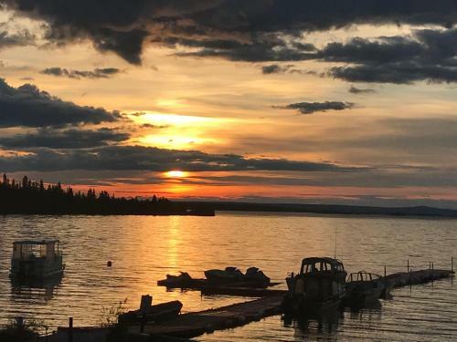 Lake Louise Lodge, Alaska