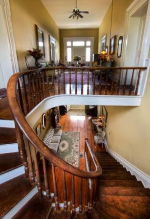 Historic Maple Hill Manor Bed & Breakfast