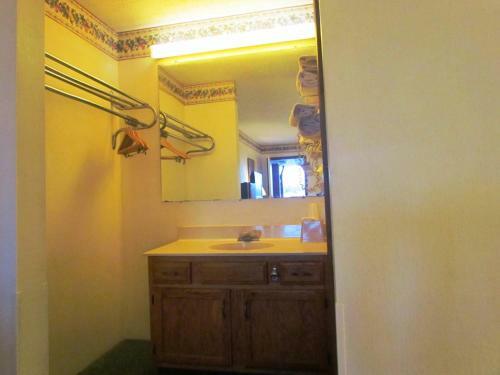 Motel Travel Inn & Suites