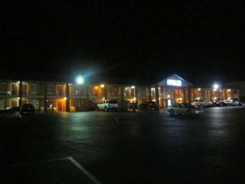 Motel Travel Inn & Suites