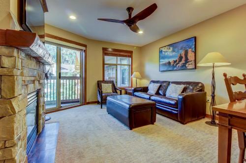 Powderhorn Lodge 408: Rustic Mountain Suite