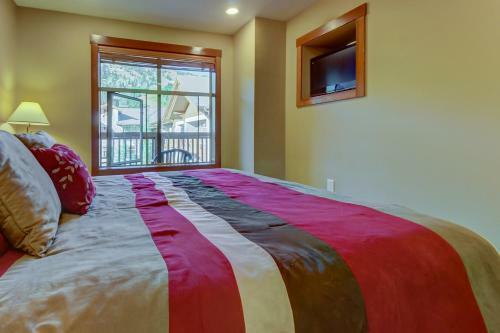 Powderhorn Lodge 408: Rustic Mountain Suite
