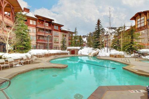 Powderhorn Lodge 408: Rustic Mountain Suite