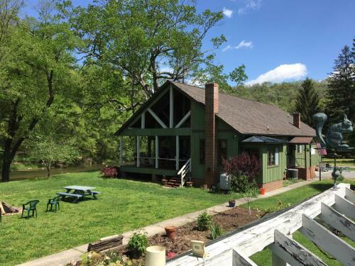 Bed & Breakfast Knapp's Creek Trout Lodge