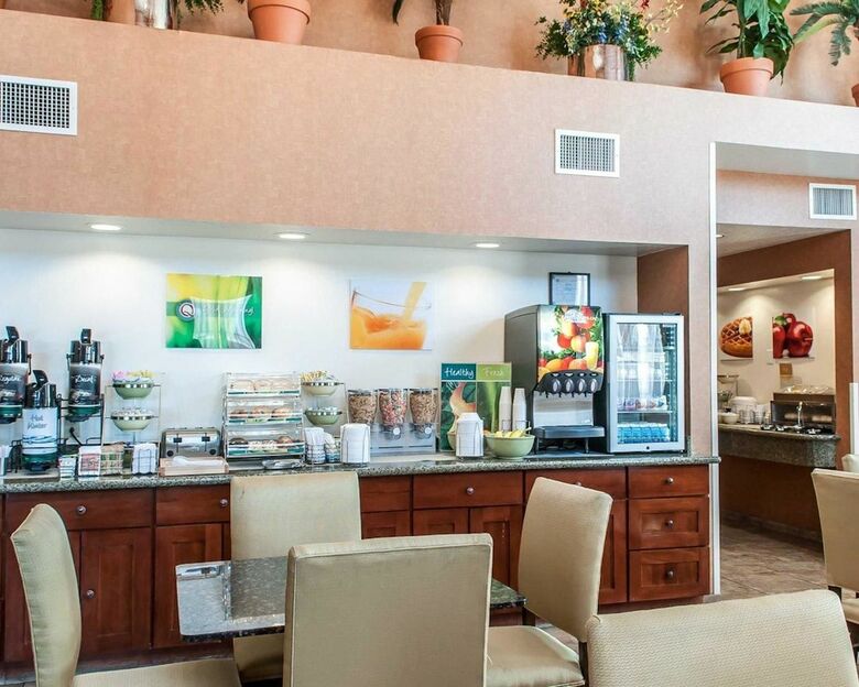 Hotel Quality Inn & Suites
