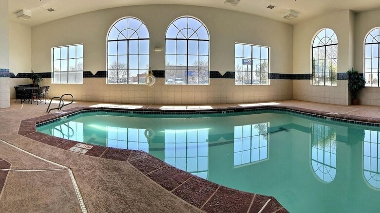 Hotel Quality Inn & Suites