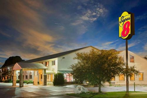 Hotel Super 8 By Wyndham Iowa Falls