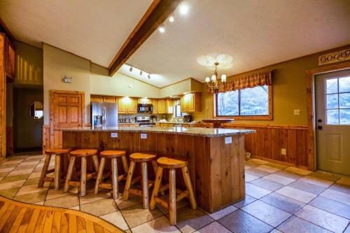 Grande Butte Lodge - Hocking Hills Home