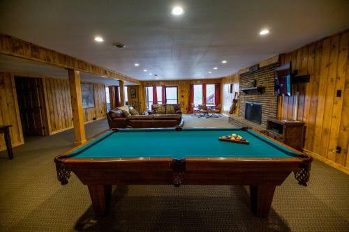 Grande Butte Lodge - Hocking Hills Home
